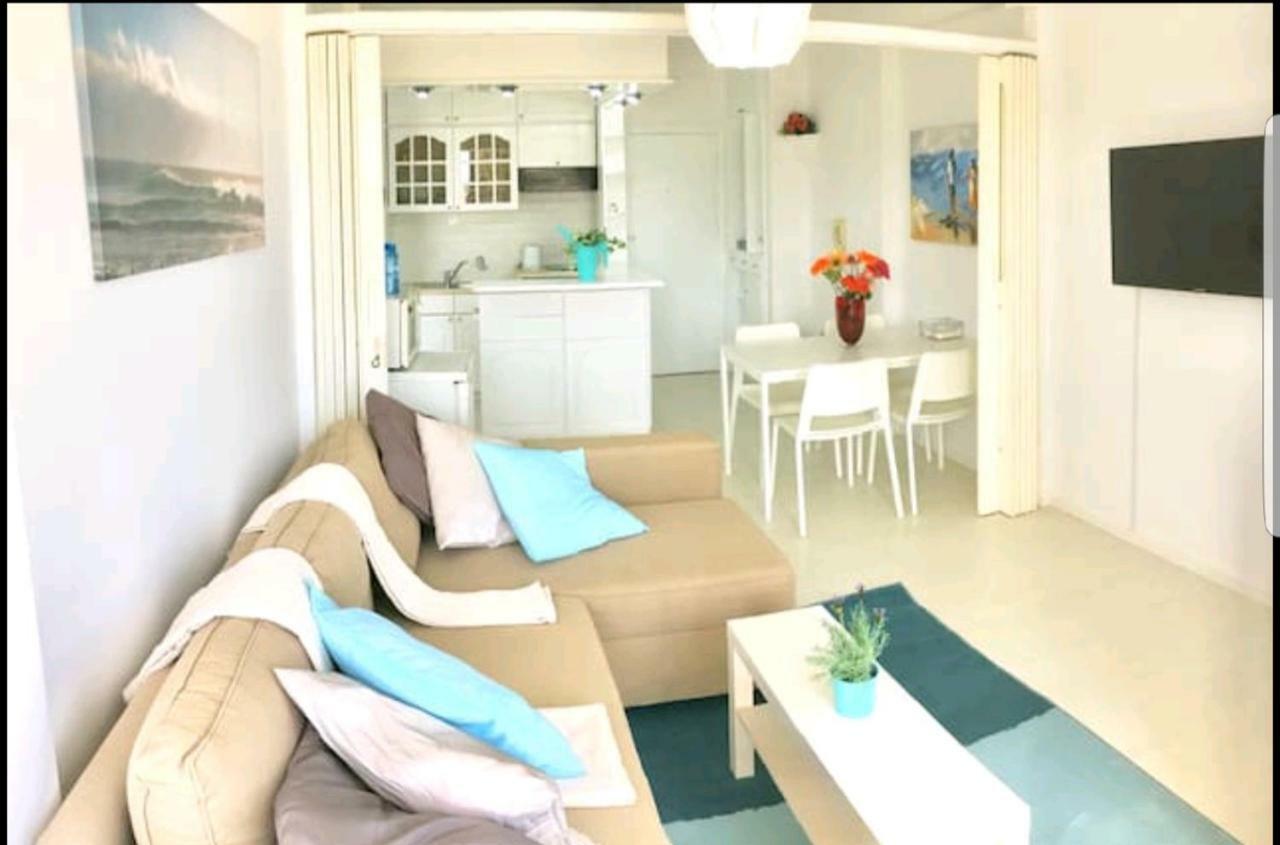 Bettys 1Br Seafront Apt Larnaca Esterno foto