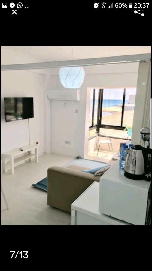 Bettys 1Br Seafront Apt Larnaca Esterno foto